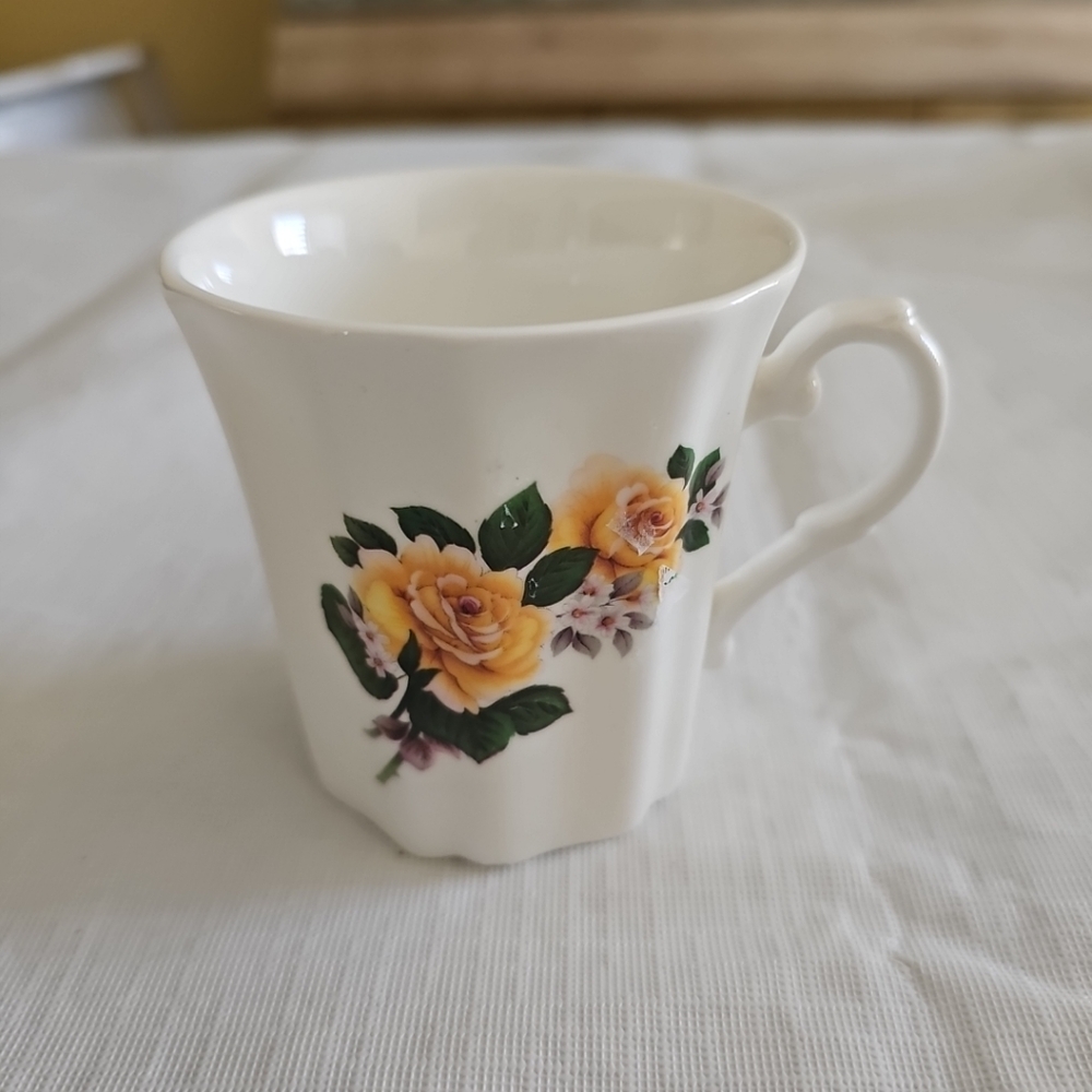 Royal Grafton yellow roses fine bone china mug/cup Tea Cups - Picture 7 of 7